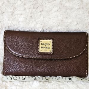 Dooney & Bourke Used Trifold leather wallet